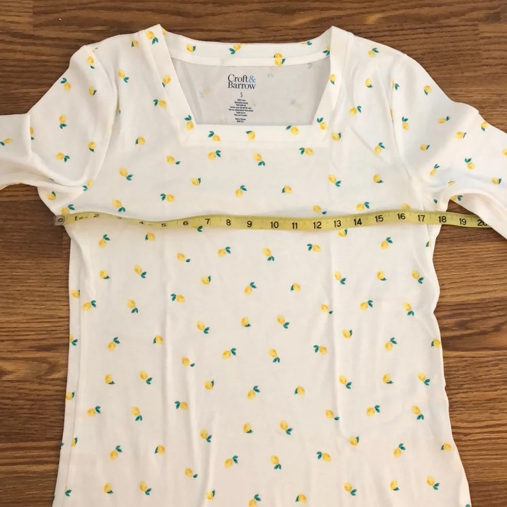 Croft & Barrow Short sleeve summery knit top white fun lemon print size small - Picture 3 of 7